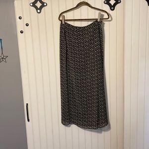 Pretty Express skirt, size 12. Excellent condition.